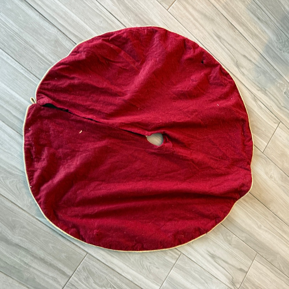 Christmas Tree Skirt Vintage 36in Red Velvet Gold Embroidered Floral - Picture 11 of 12